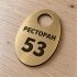 Номерки для гардероба из серебристого композита разных форм с нумерацией